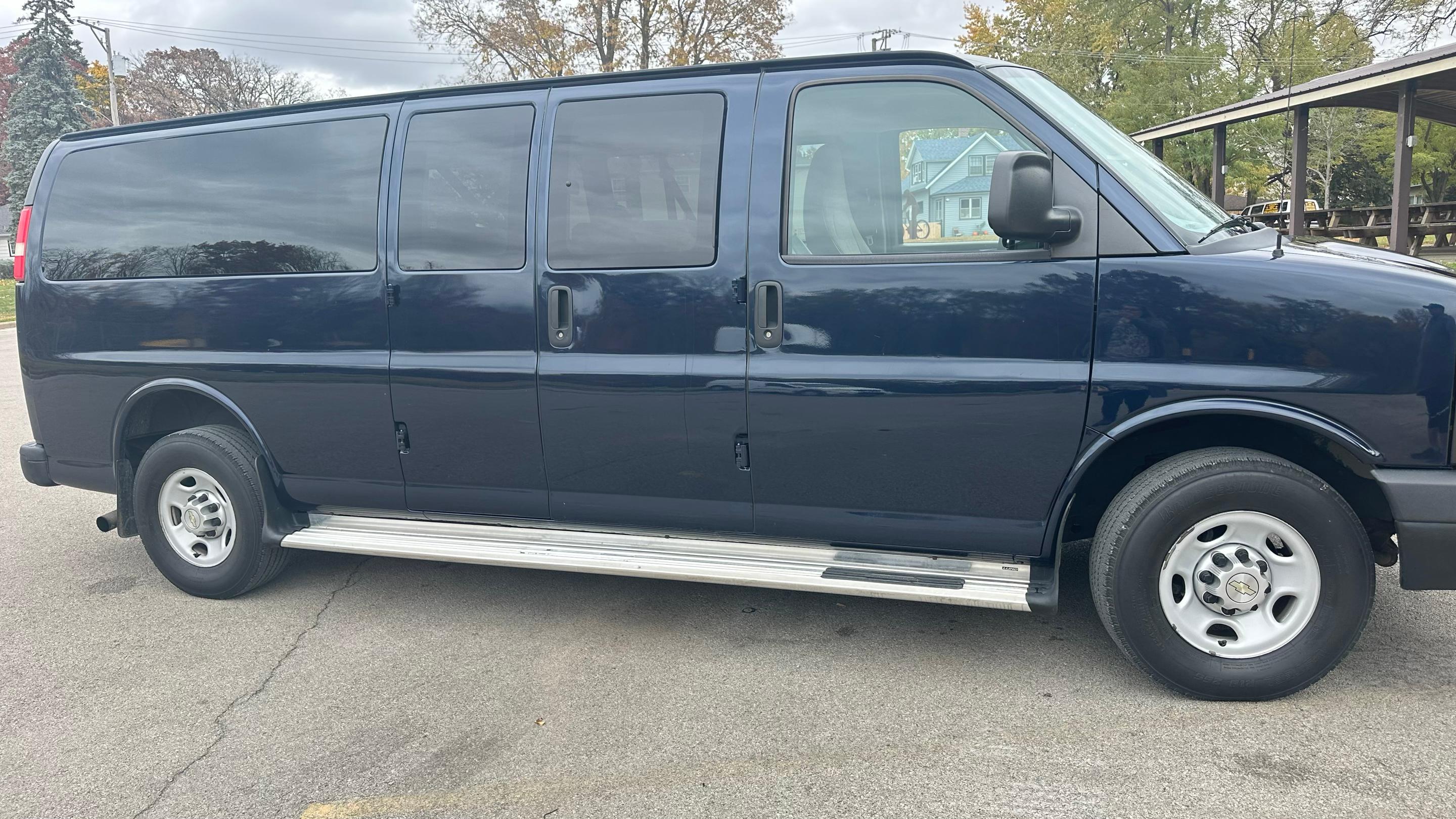 Chevrolet Express 2013 in Joliet, IL