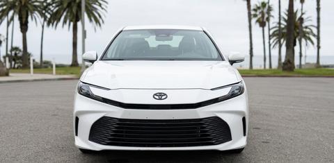 Toyota Camry Hybrid 2025