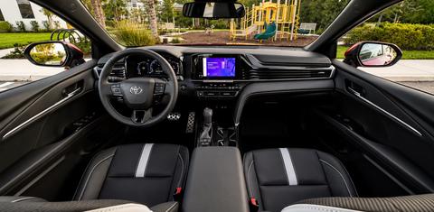Toyota Camry Hybrid 2026