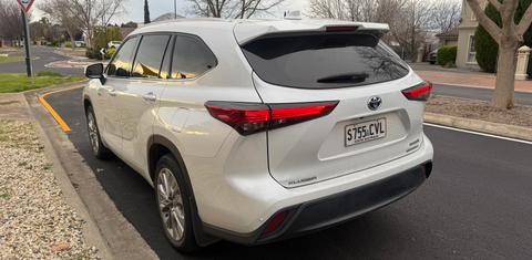Toyota KLUGER 2023