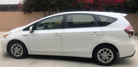 Toyota Prius v 2015