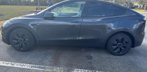 Tesla Model Y 2025
