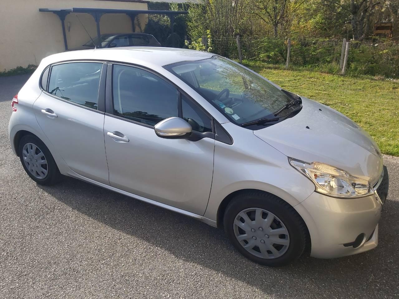Peugeot 208 2014 in Châbons