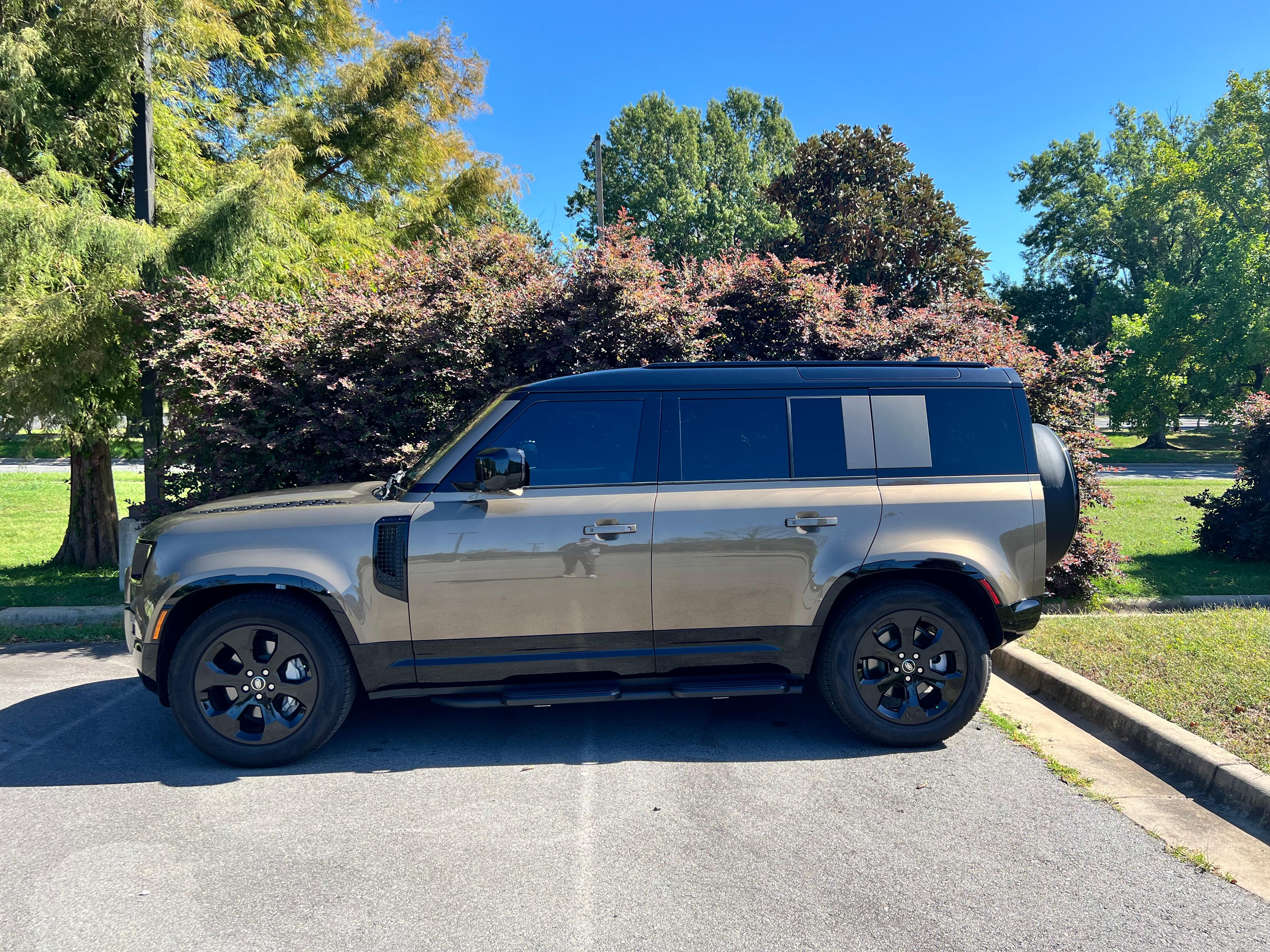 Land Rover Defender 2025 in Little Rock, AR