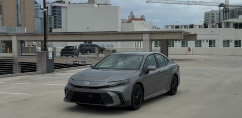 Toyota Camry Hybrid 2026