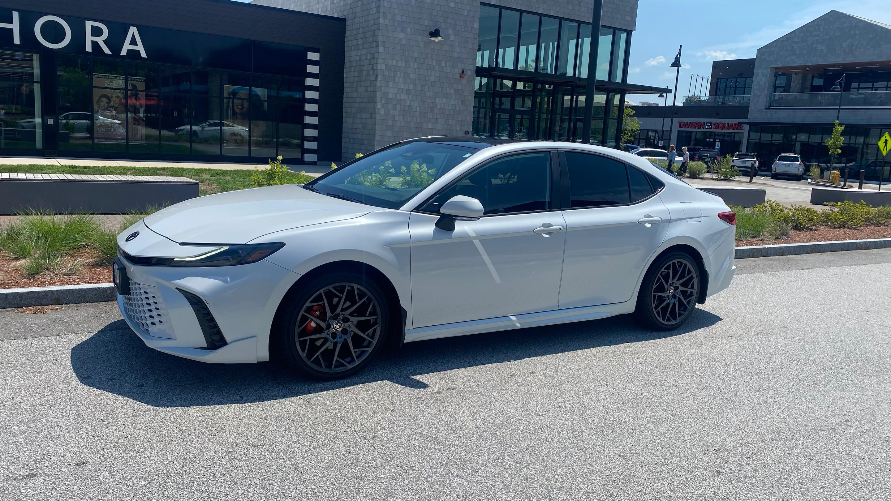 Toyota Camry Hybrid 2025 in Andover, MA