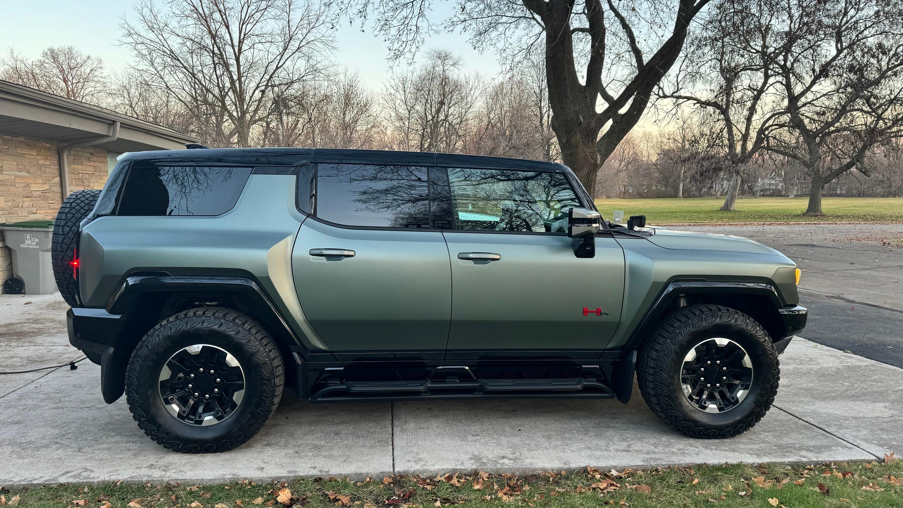 GMC HUMMER EV SUV 2024 in Milwaukee, WI