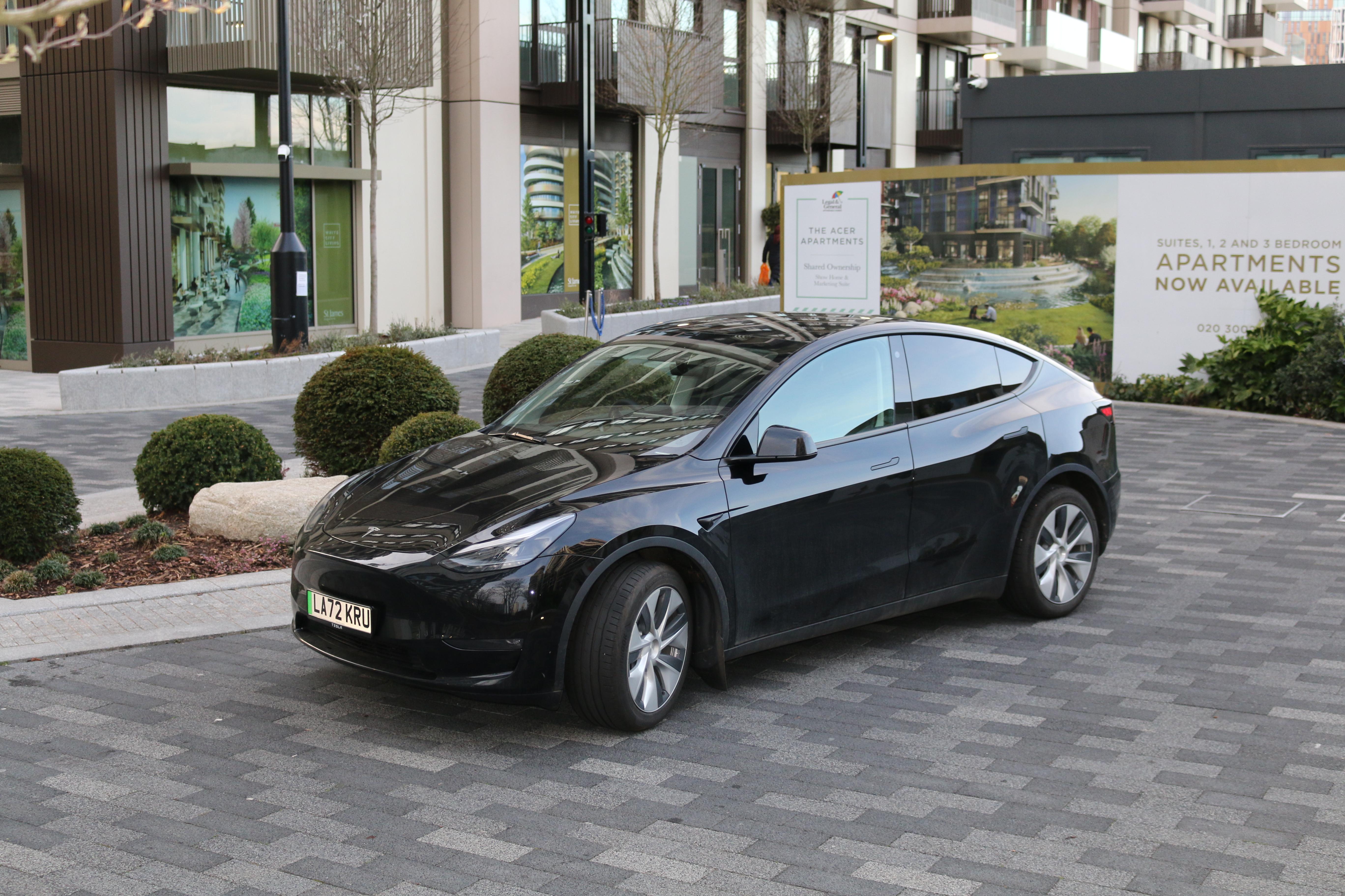 Tesla Model Y 2022 in Hayes