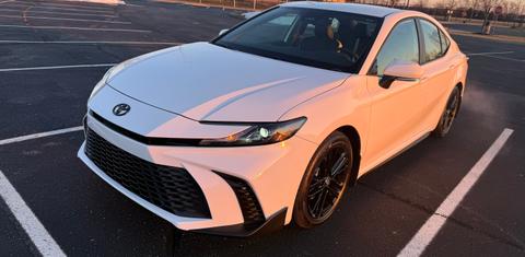 Toyota Camry Hybrid 2025
