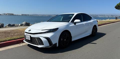 Toyota Camry Hybrid 2025