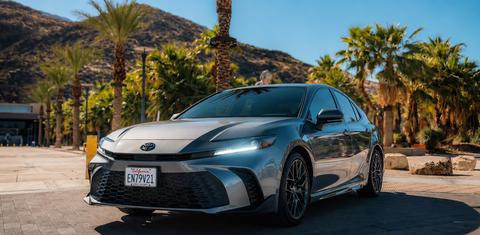 Toyota Camry Hybrid 2026
