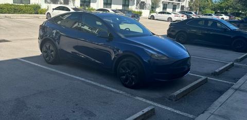 Tesla Model Y 2024