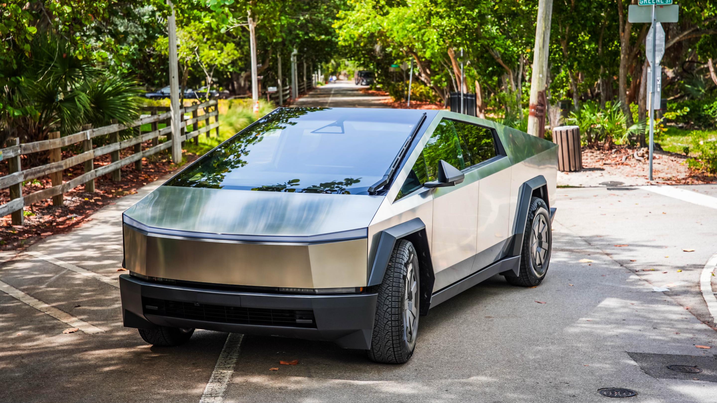 Tesla Cybertruck 2025 in Fort Lauderdale, FL