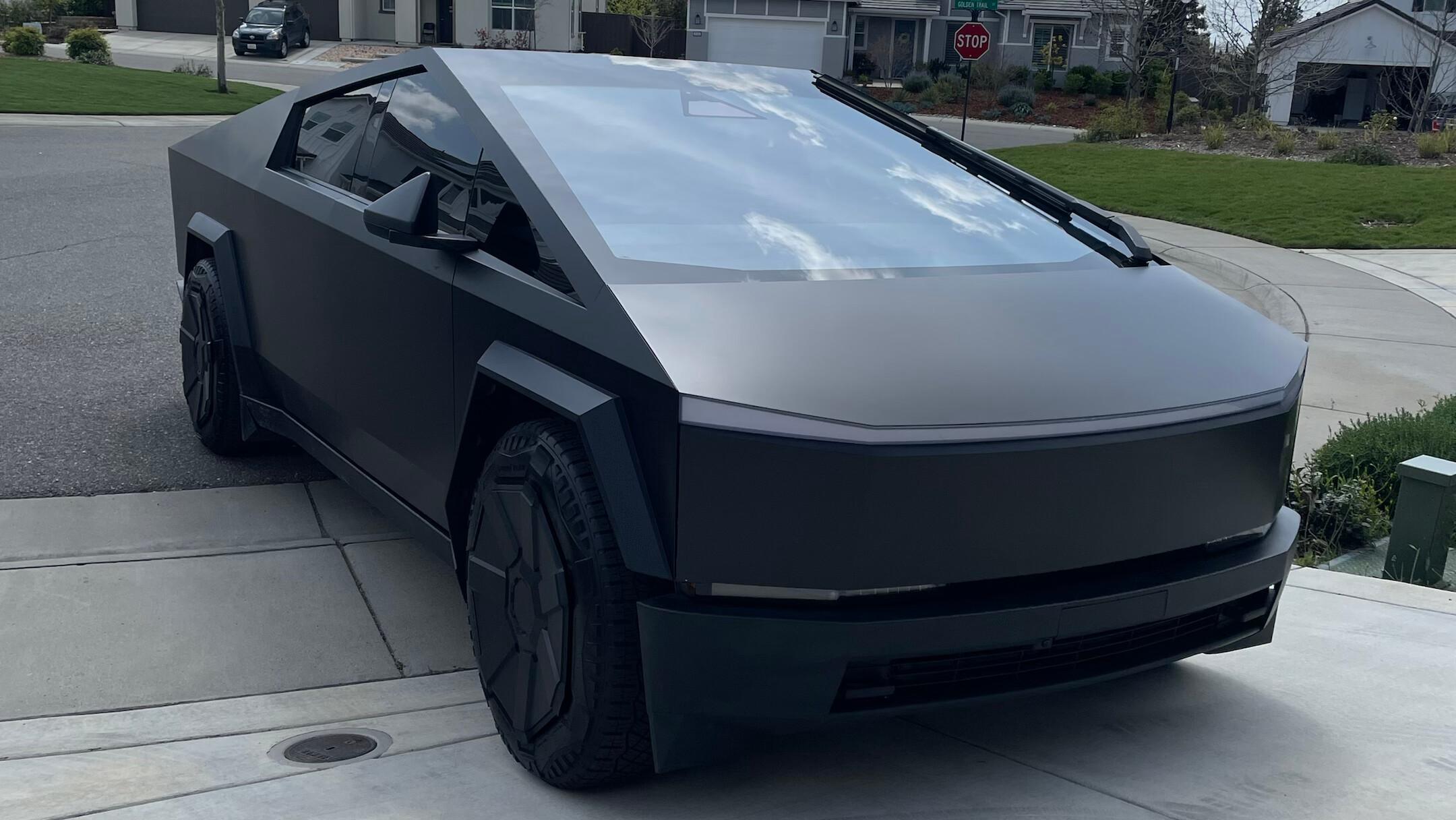 Tesla Cybertruck 2024 in Sacramento, CA