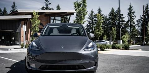 Tesla Model Y 2024