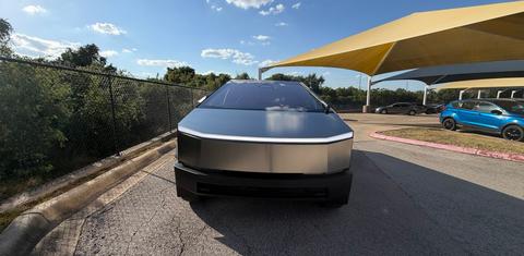 Tesla Cybertruck 2026