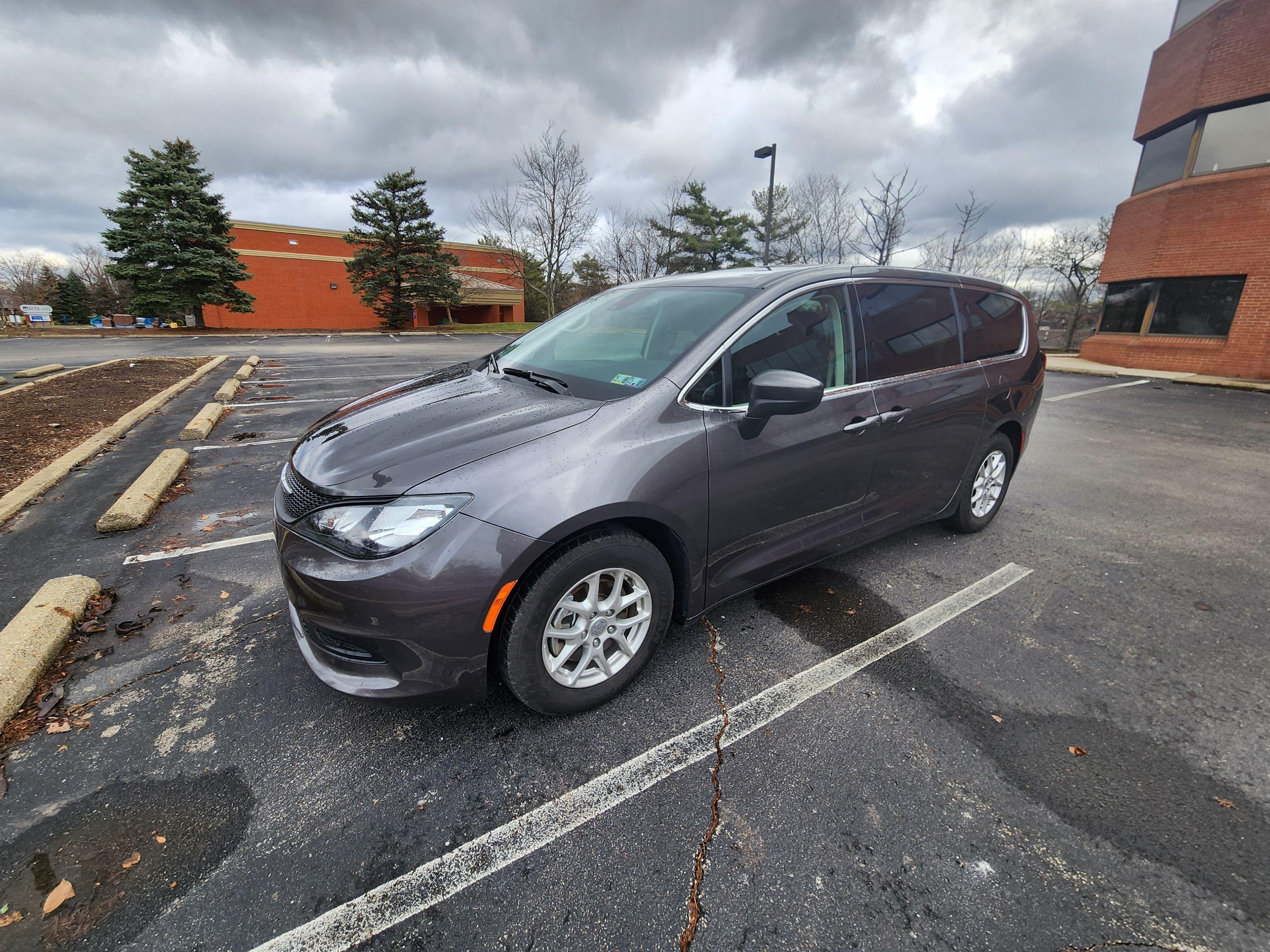 Chrysler Voyager 2023 in Bridgeville, PA