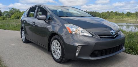 Toyota Prius v 2013