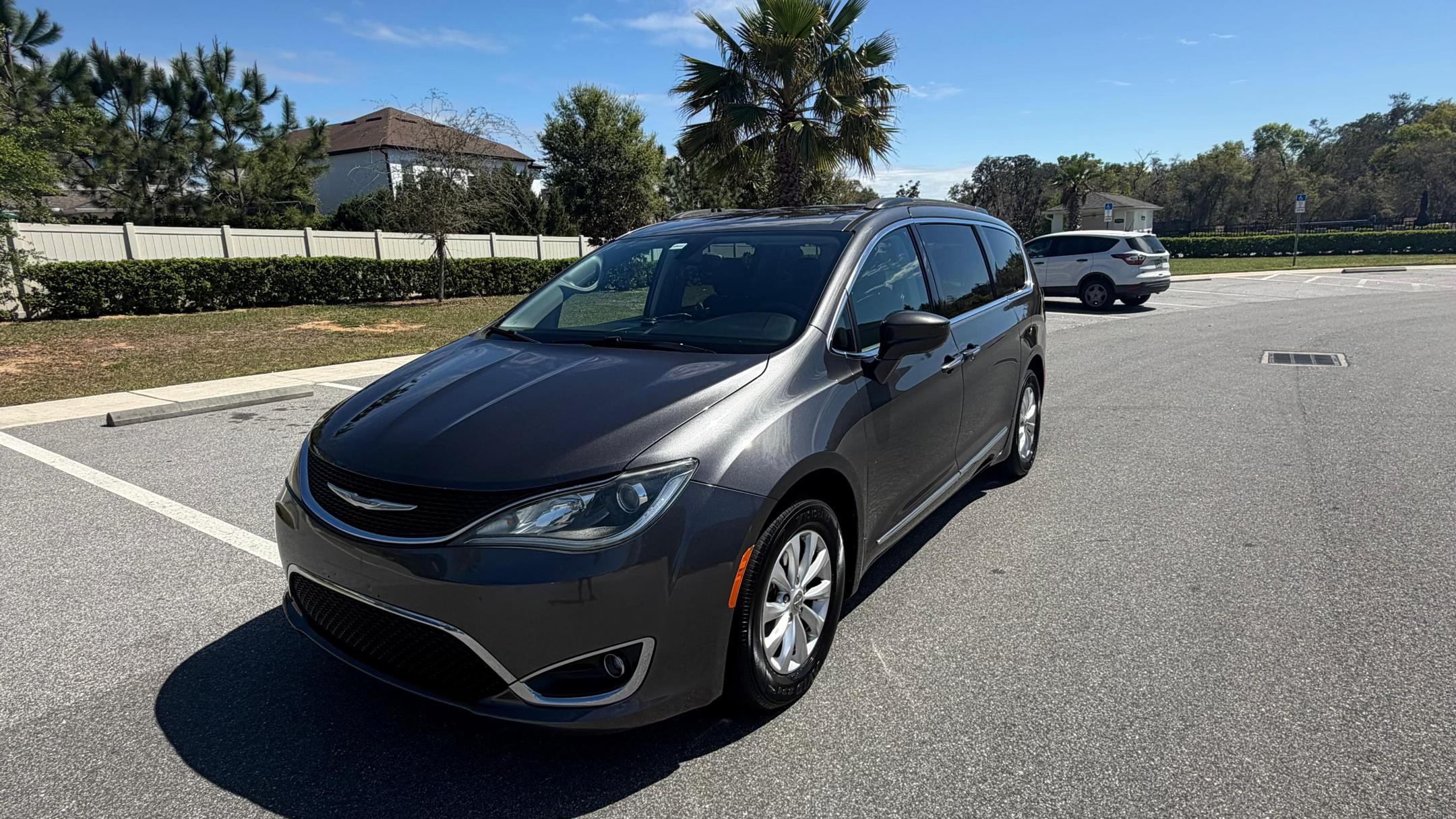 Chrysler Pacifica 2017 in 