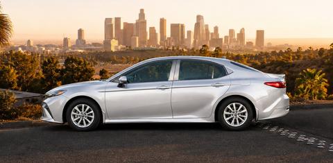 Toyota Camry Hybrid 2026