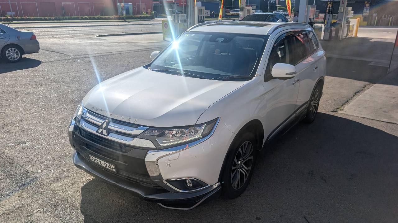 Mitsubishi OUTLANDER 2017 in Chippendale