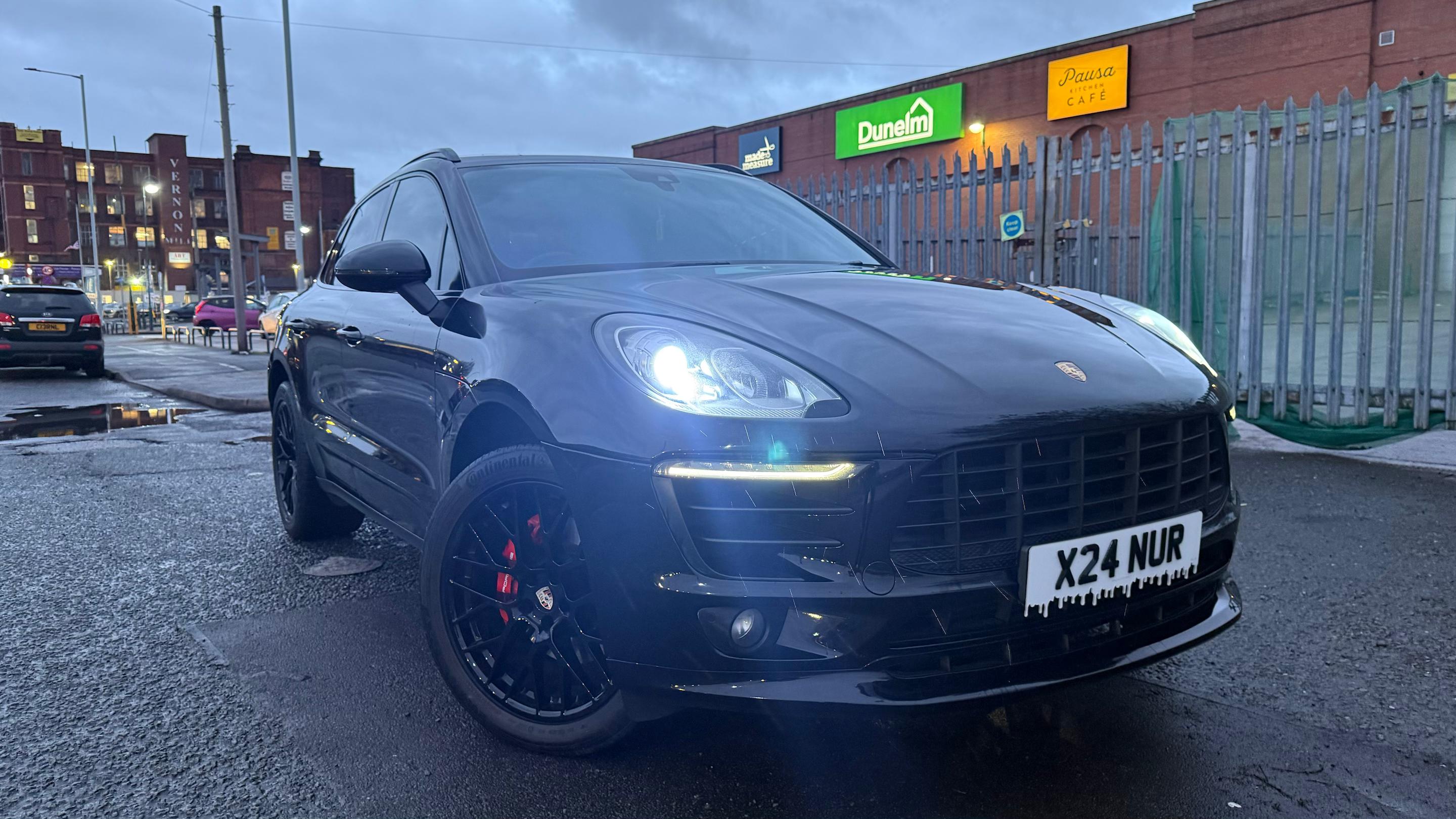 Porsche Macan 2015 in Oldham