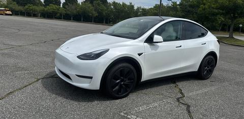 Tesla Model Y 2025