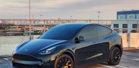 Tesla Model Y 2025