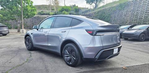 Tesla Model Y 2026