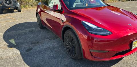 Tesla Model Y 2025