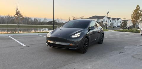 Tesla Model Y 2024