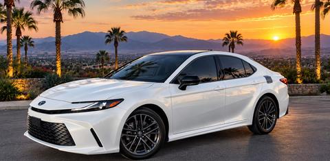 Toyota Camry Hybrid 2026