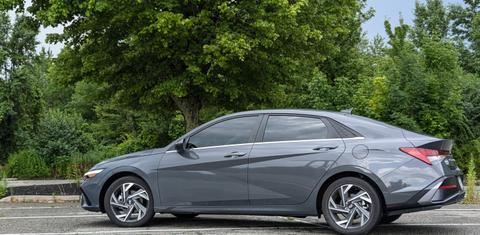Hyundai Elantra 2024