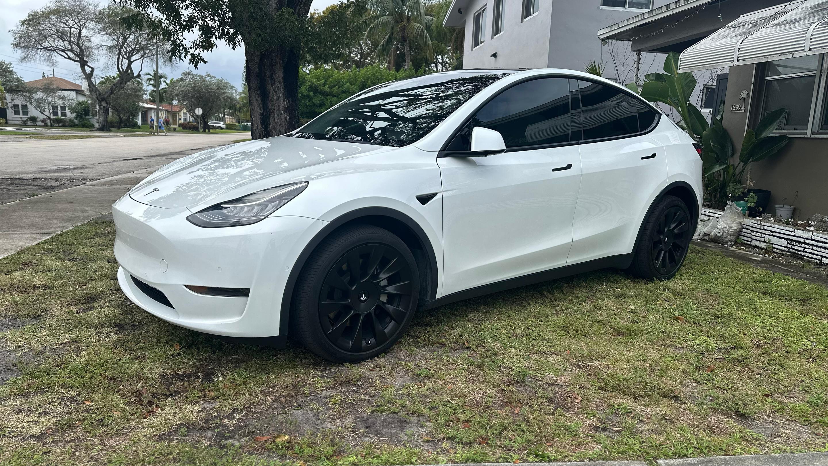 Tesla Model Y 2021 in Hollywood, FL