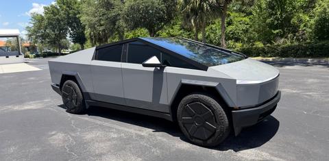 Tesla Cybertruck 2025