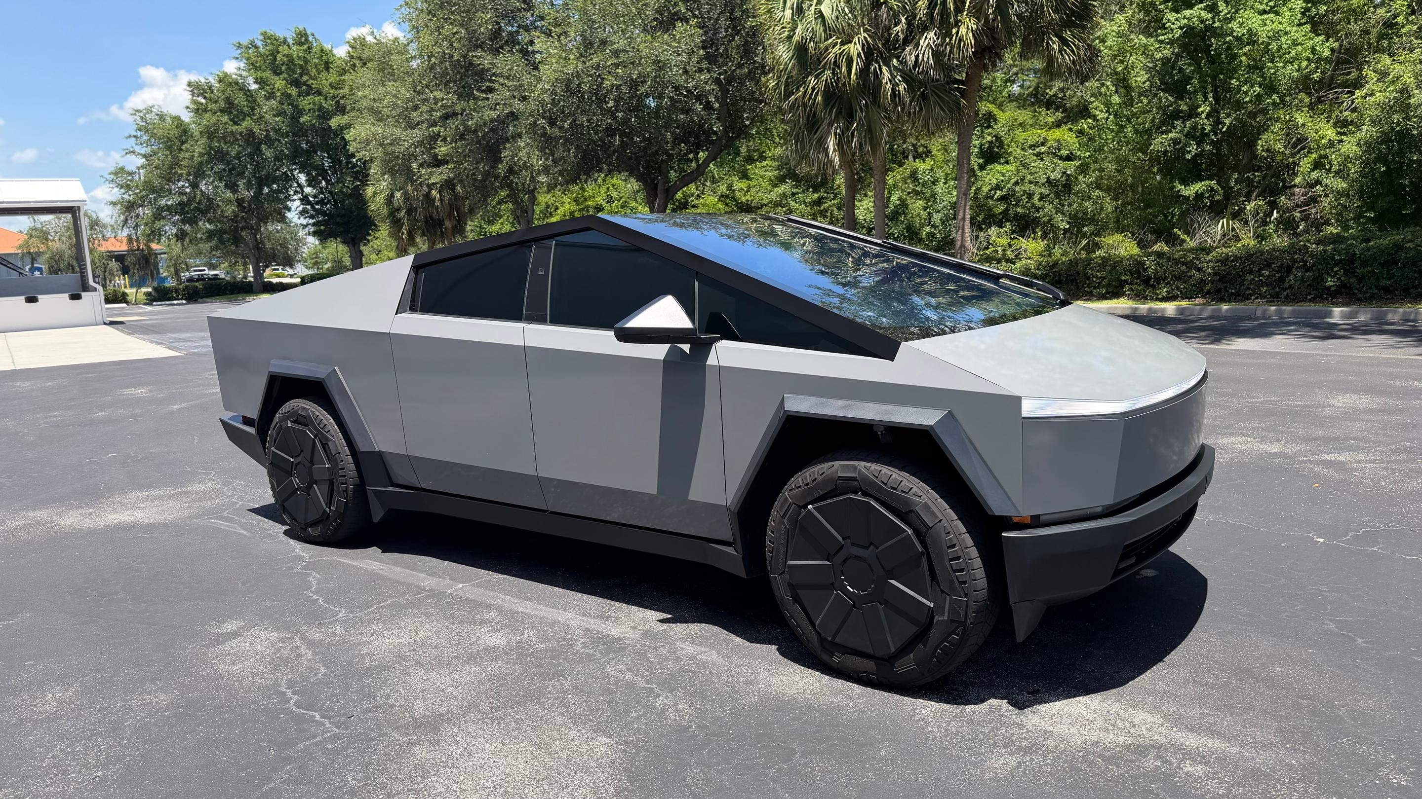 Tesla Cybertruck 2025 in 