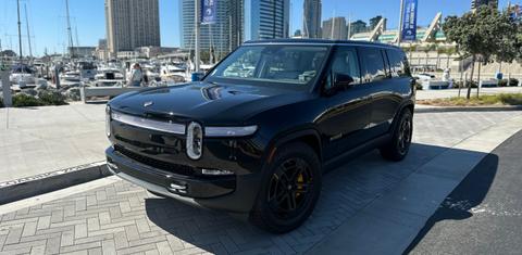 Rivian R1S 2023