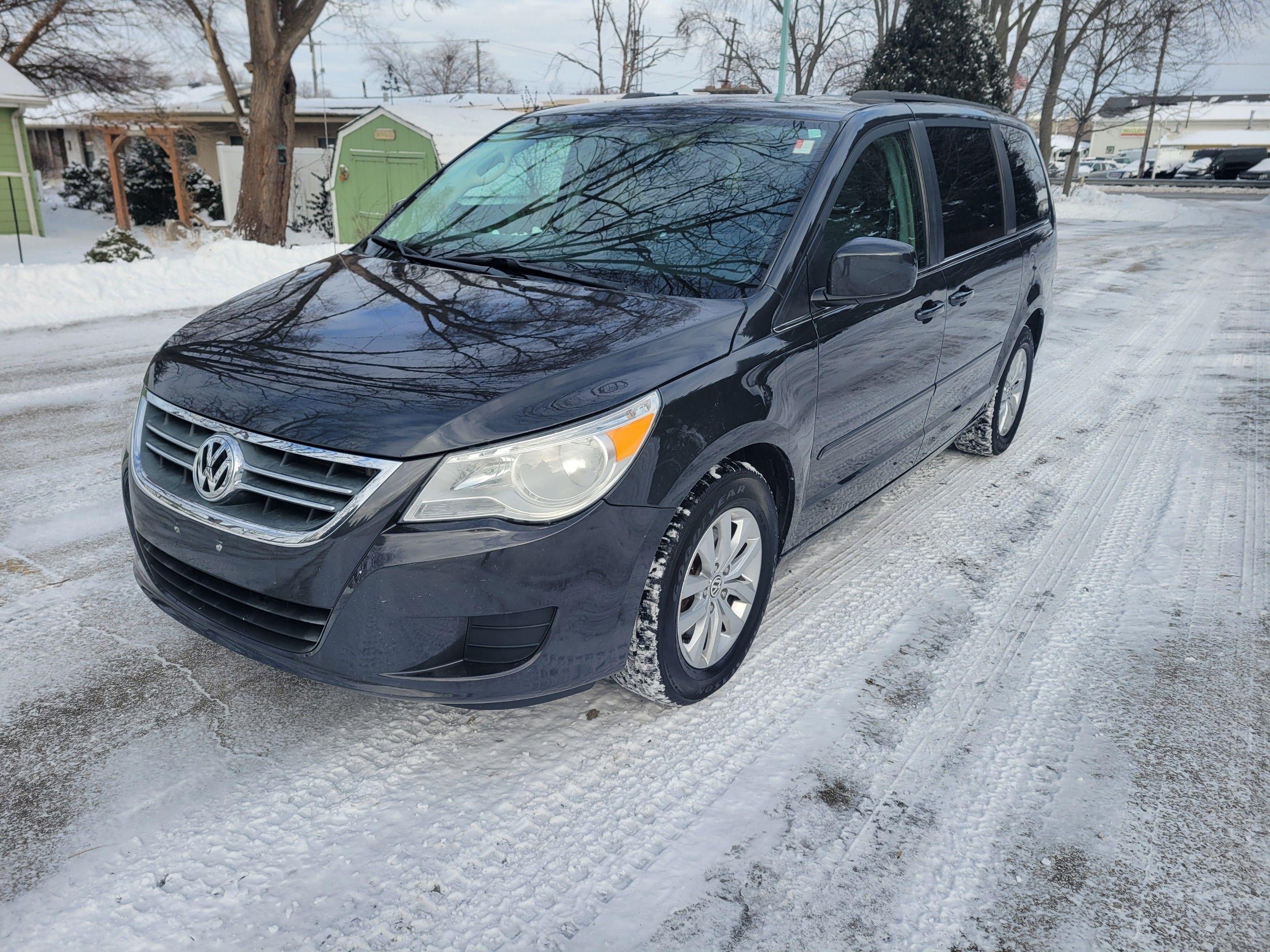 Volkswagen Routan 2012 in Bridgeview, IL