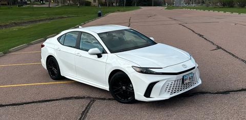 Toyota Camry Hybrid 2025