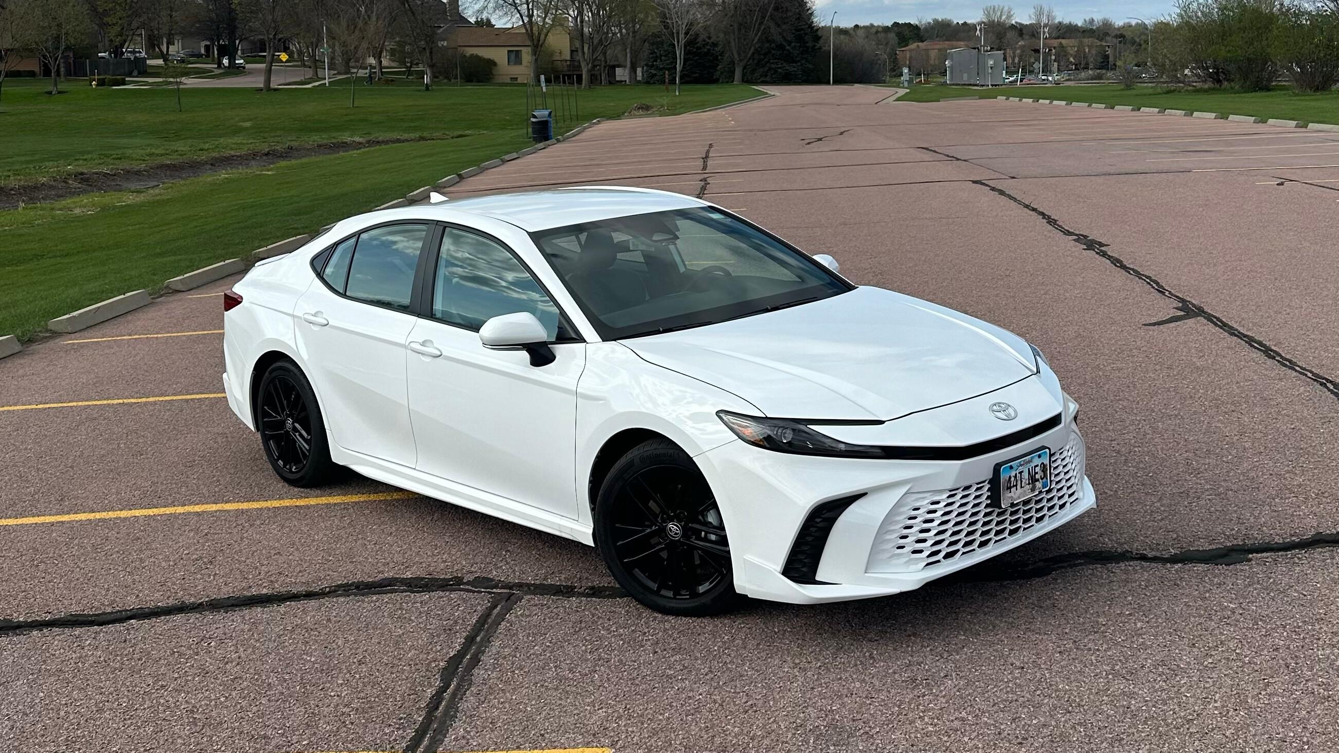 Toyota Camry Hybrid 2025 in Sioux Falls, SD