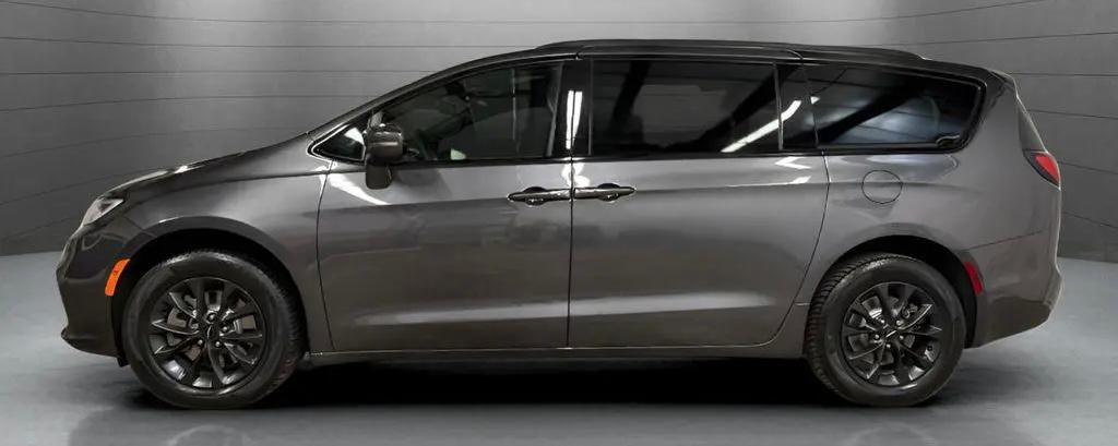 Chrysler Pacifica 2022 in Kenosha, WI