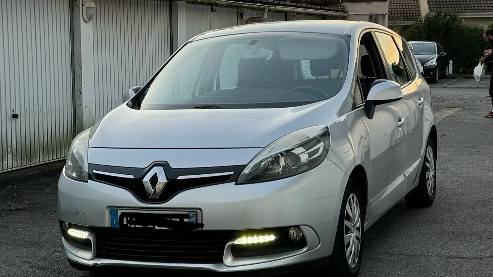 Renault GRAND SCENIC III 2014 à Poissy