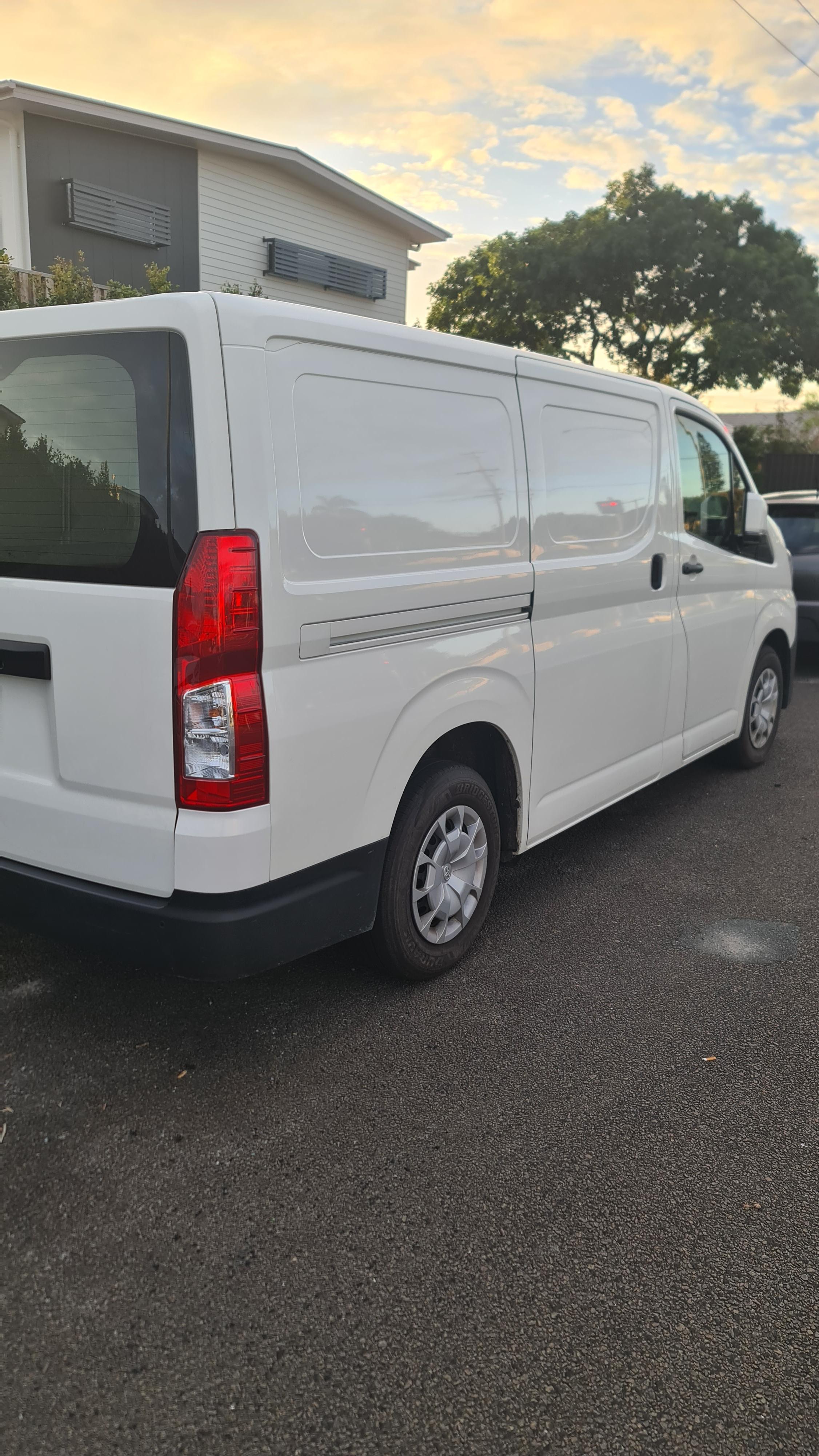 Toyota HIACE 2021 in Banya