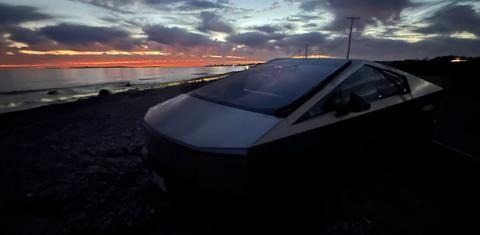 Tesla Cybertruck 2025