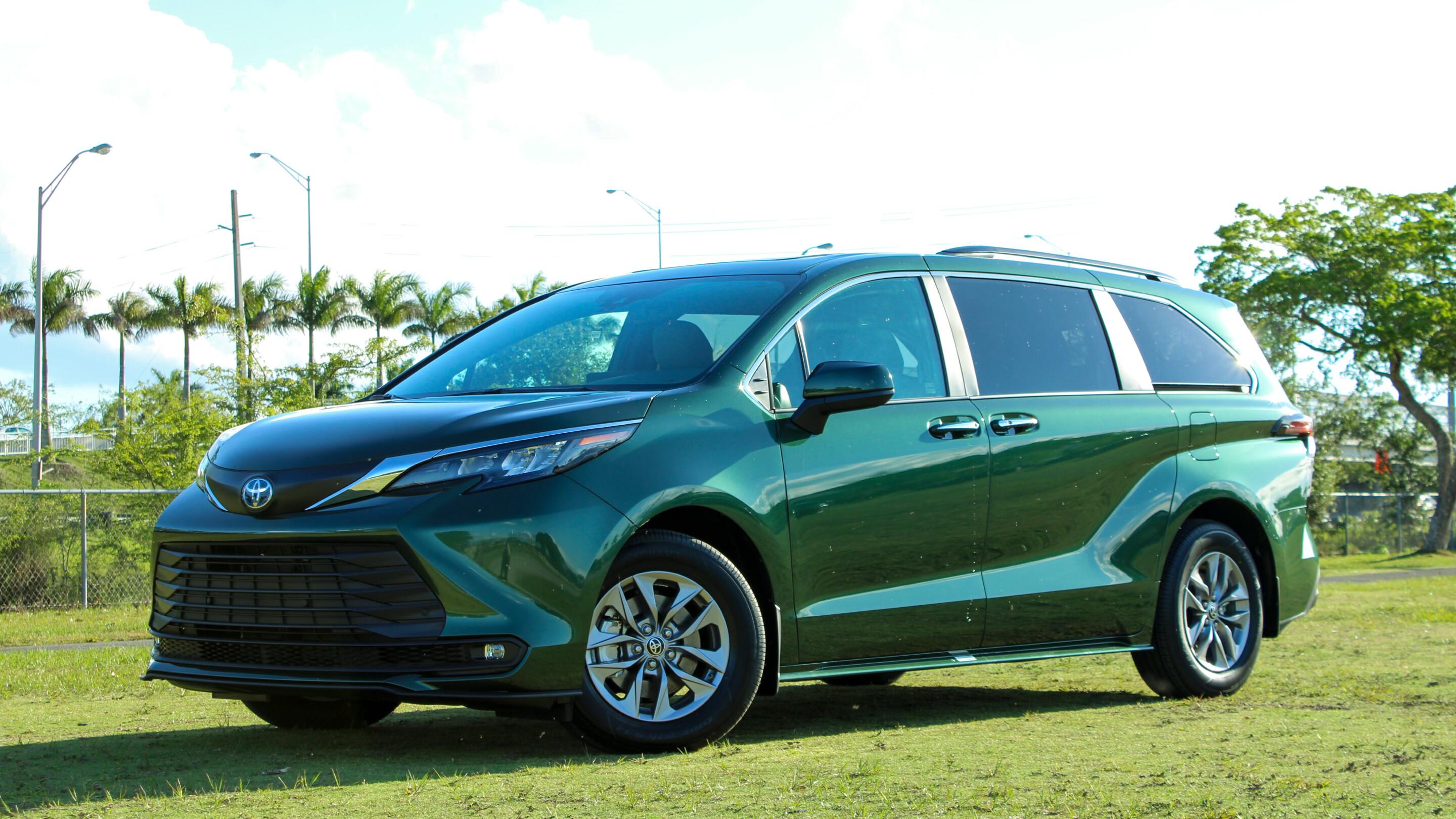 Toyota Sienna 2025 in Miami, FL