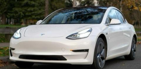 Tesla Model 3 2022