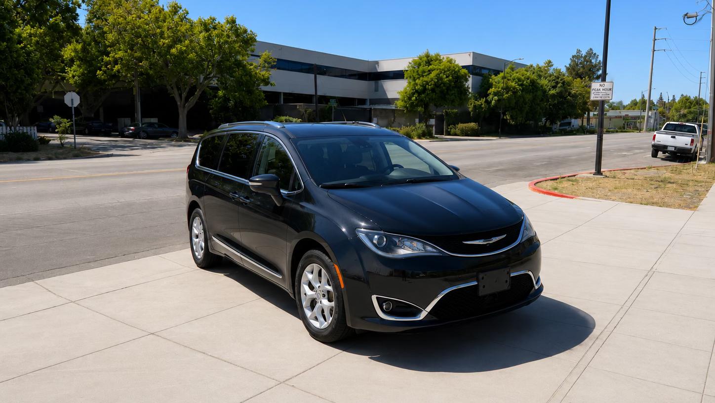 Chrysler Pacifica 2017 in Hayward, CA