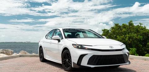 Toyota Camry Hybrid 2025