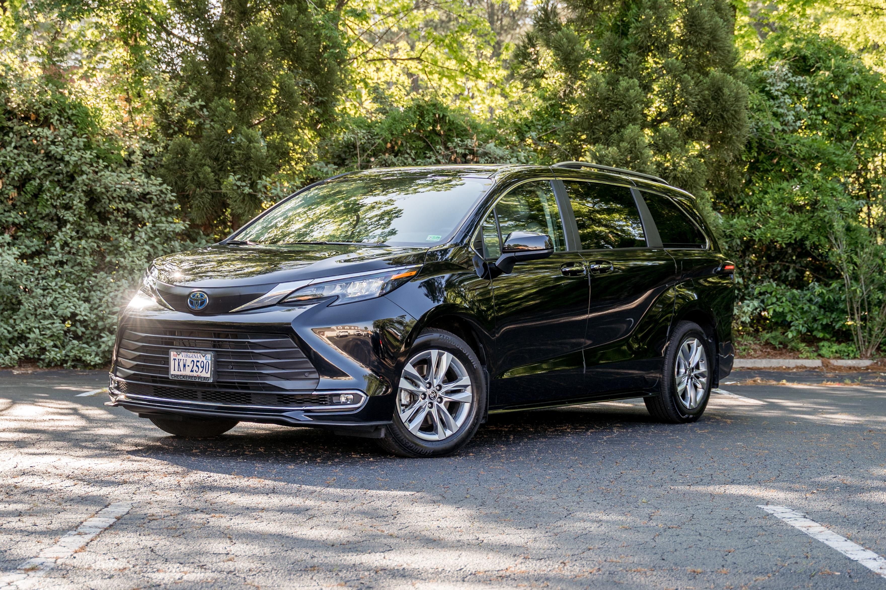 Toyota Sienna 2024 in Virginia Beach, VA