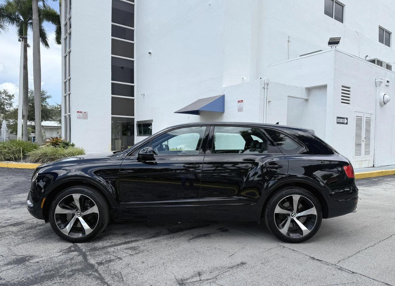 ミイ Bentley Bentayga 2020 rental in Houston, TX by PJ R. | Turo